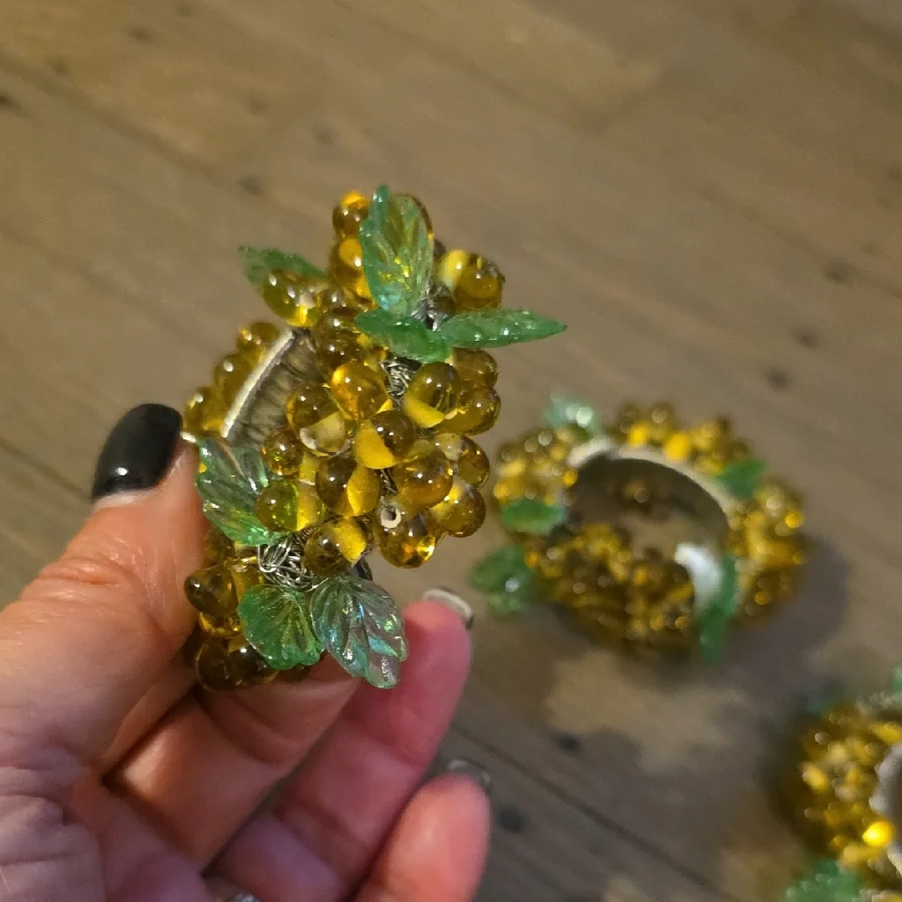 Williams Sonoma Beaded Napkin Rings: Yellow/gold With Green Leaves. Set 5